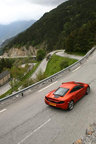 McLaren_Driving