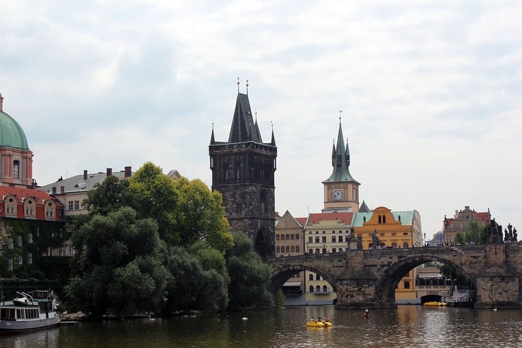 charles-bridge-743669_960_720.jpg